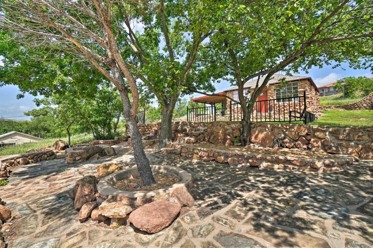 Enchanting Hilltop Cottage In Medicine Park! Екстериор снимка